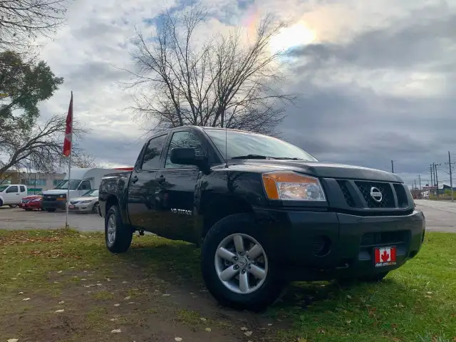 2015 NISSAN TITAN CREW 4X4 1 OWNER CERTIFIED in Cars & Trucks in Guelph - Image 14