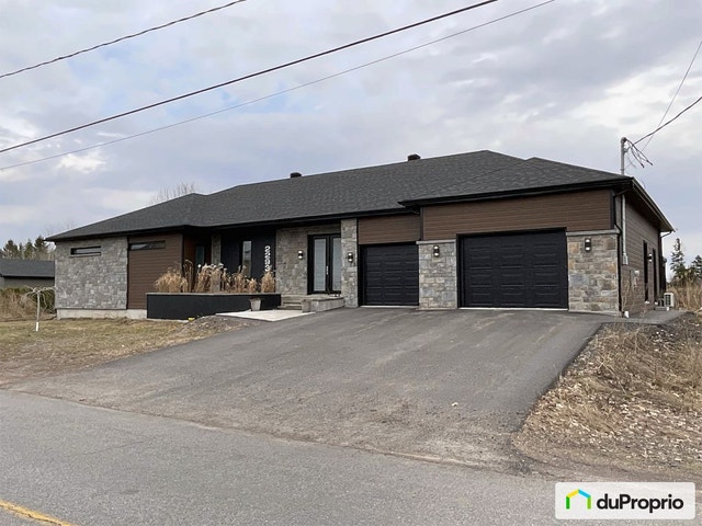 $979,000 - Bungalow for sale in St-Nicolas — photo 1