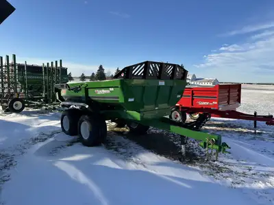 John Deere Green , 12 Ton Capacity , Tandem Axle , Hydraulic Tail Gate , Transport Lights , 1/4" thi...