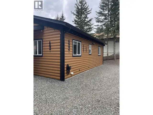7634 BURGESS ROAD Deka Lake / Sulphurous / Hathaway Lakes, Briti in Houses for Sale in 100 Mile House - Image 10