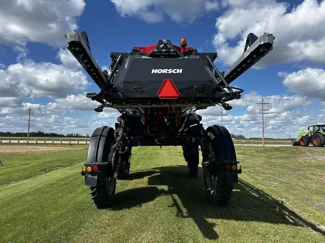2022 HORSCH LEEB 6.300VL SPRAYER in Farming Equipment in Winkler - Image 5