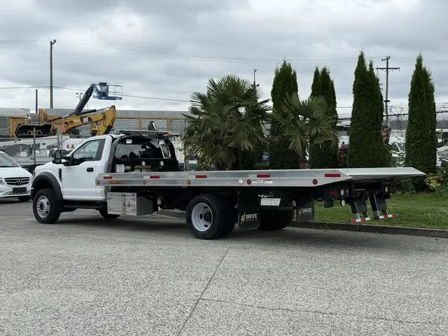 2022 Ford F600 XLT 4x4 20 Foot Roll Off Flatdeck Tow Truck in Heavy Trucks in Regina - Image 8