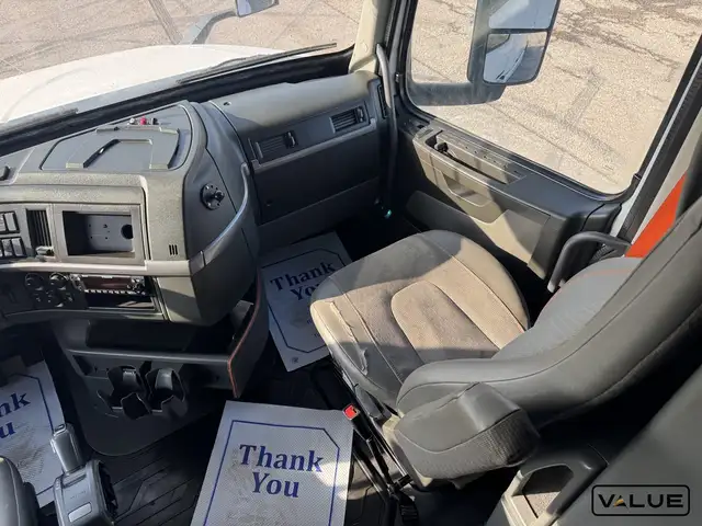 2022 Volvo VNL760 D13 | 455HP | 2.79 RATIO | I-SHIFT in Heavy Trucks in Calgary - Image 22