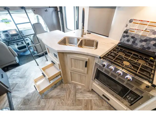 2022 Forest River Sunseeker 2440 2025 2 extension 2022 Classe C in RVs & Motorhomes in Laval / North Shore - Image 19