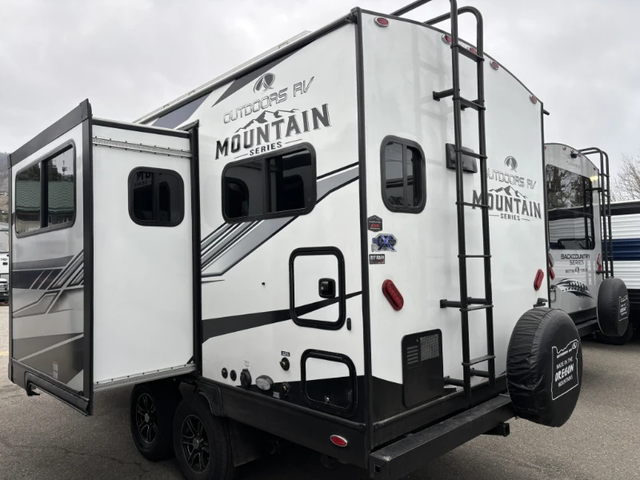 2026 OUTDOORS RV CREEK SIDE 17CE in Travel Trailers & Campers in Kelowna - Image 6