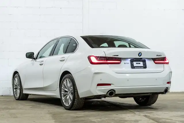 2023 BMW 3 Series 330i xDrive | Groupe Premium | Volant in Cars & Trucks in City of Montréal - Image 5