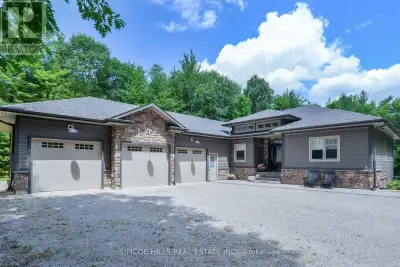 This exquisite custom-built bungalow offers the perfect blend of luxury, comfort & style. An absolut...