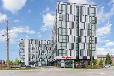 Studio unit at 1900 Simcoe Street N Discover the perfect blend of convenience and comfort at 1900 Si...