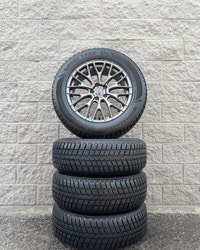 (98%) 4x 235/60R18 Goodyear Winters w/ Genesis GV70 Rims City of Toronto Toronto (GTA) Preview
