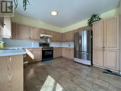 Stunning & Immaculate 4 Bedroom Home In The High Demand Area Of Richmond Hill. Large Lot:40X119 Feet...