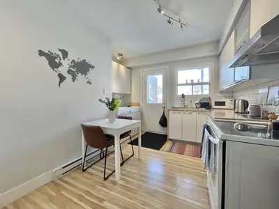 Grand 4 et demidans un immeuble situé au cœur du quartier Montcalm sur l’avenue Brown. Localisation...