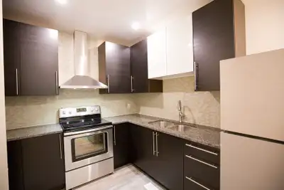 Furnished room,semi-priv bath,renovated w/AC,centretown,all incl
