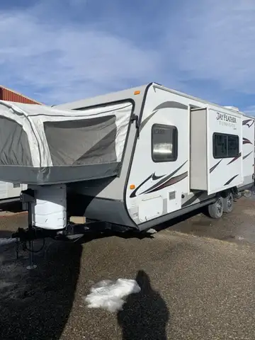Welcome to Skyline RV Travel Centre! 2014 Jayco Ultra