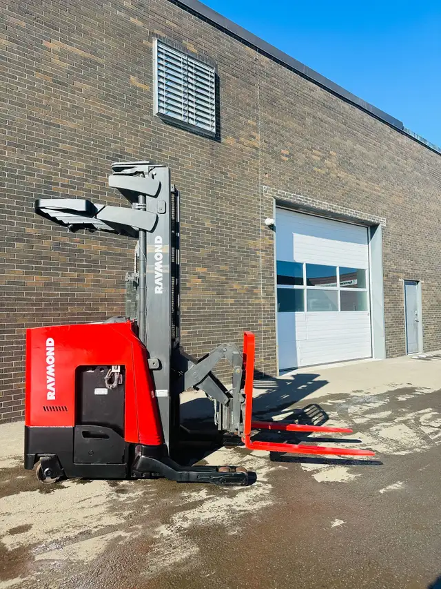 2016 Raymond Reach Forklift w 3500lbs cap Certified with charger in Heavy Equipment in Mississauga / Peel Region - Image 4