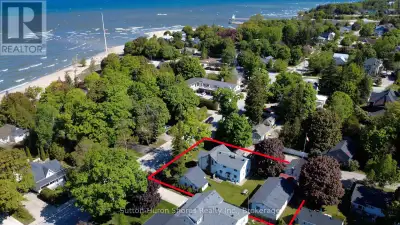 Exceptional Investment Opportunity in the Heart of Southampton 34 Huron St. S. is just one block fro...
