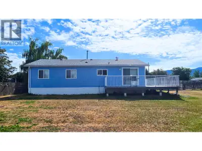 Great starter, or an even better place to downsize to! One level, one owner, 1998 modular built 3 bd...