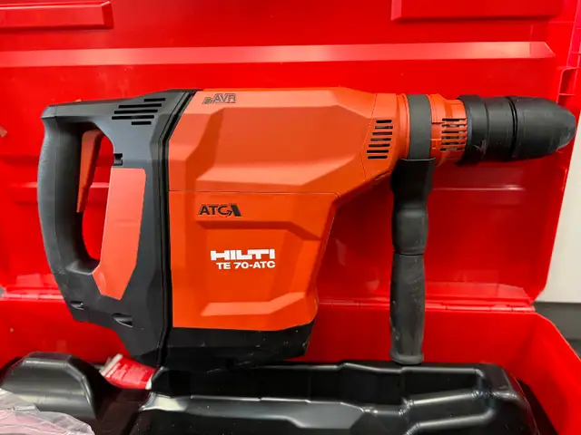 Hilti 120V 15A SDS-Max TE 70 Corded Brushless Hammer Drill in Power Tools in Oakville / Halton Region - Image 4