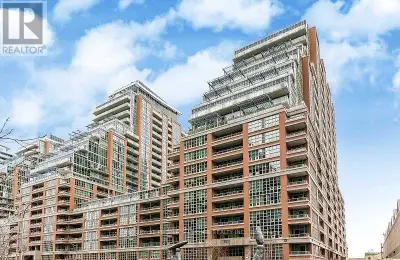 Welcome to this beautiful condo unit in the sought-after Liberty Village. Spacious bedroom, a sizabl...