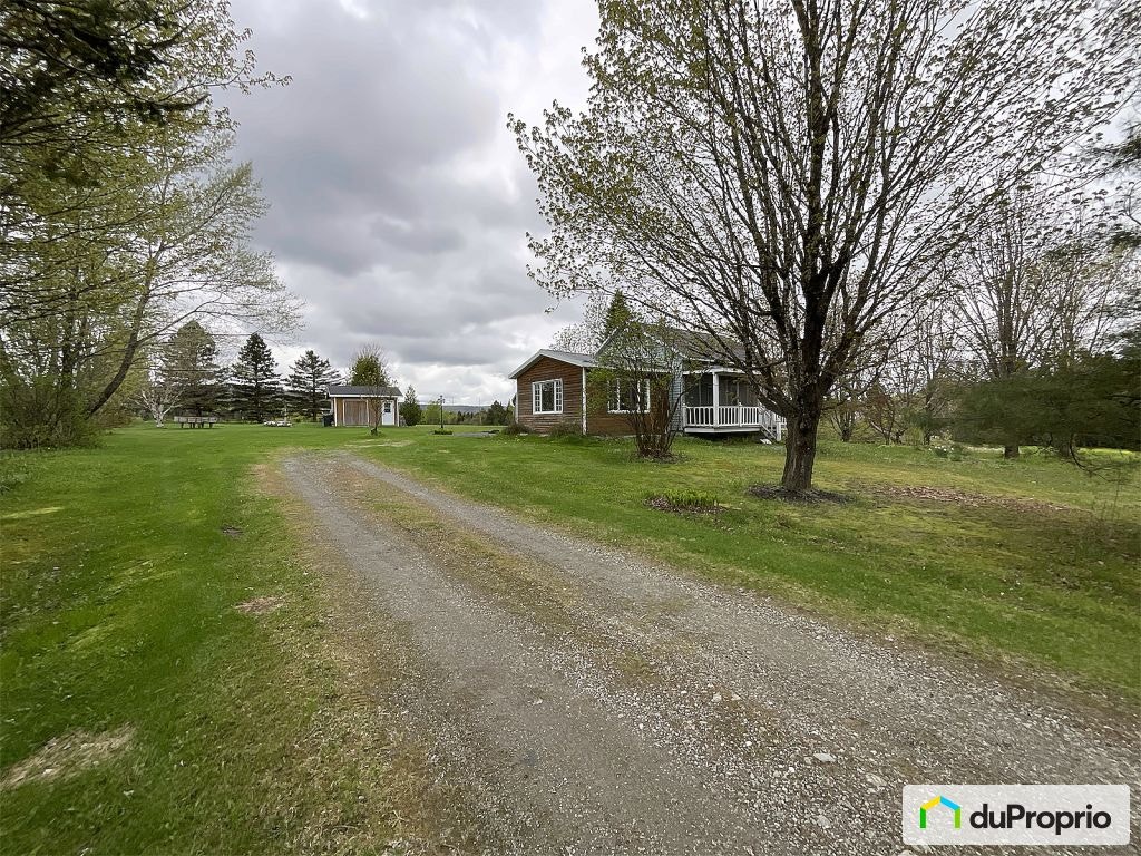 $319,000 - Square Foot - Country home in St-Leon-De-Standon — photo 1