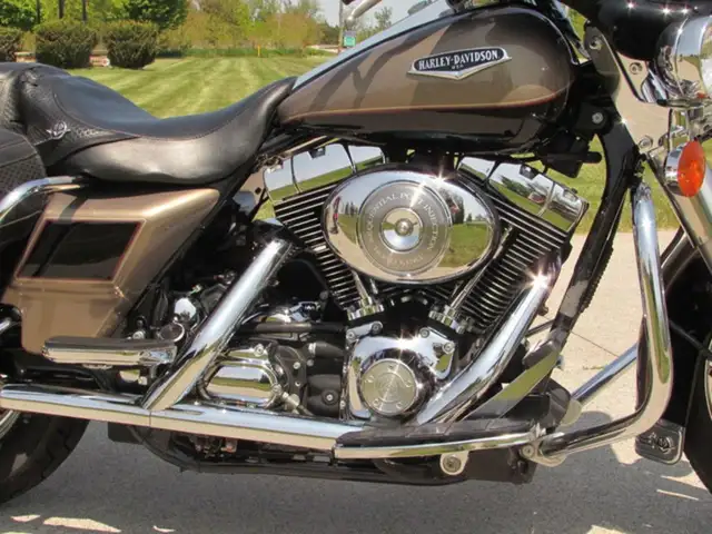 2004 Harley-Davidson FLHRCI Road King Classic in Sport Touring in Leamington - Image 11