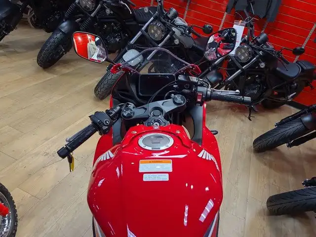 2026 Honda CBR650R E-Clutch ABS in Street, Cruisers & Choppers in Calgary - Image 12