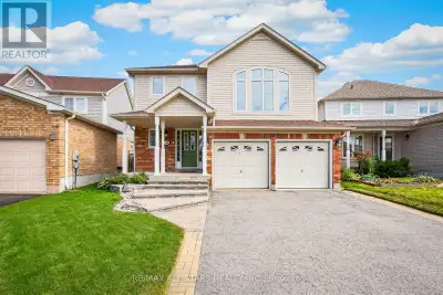 Welcome to 31 Country Lane! This gorgeous two-storey home in sought-after South-East Barrie offers a...