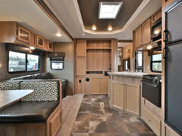 2017 Revere 28QB in Travel Trailers & Campers in St. Albert - Image 16