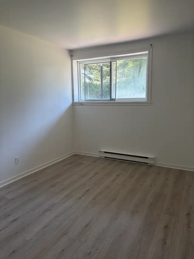 Superbe 4 1/2, rue Pie-X Lévis, sur 2 étage, LIBRE in Long Term Rentals in Lévis - Image 7