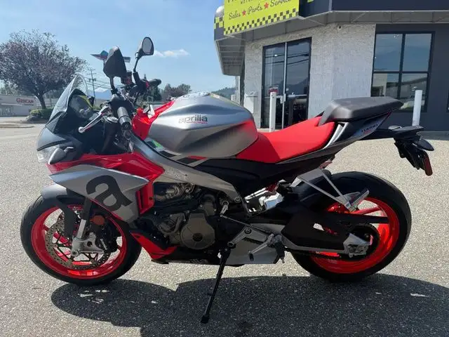 2021 Aprilia Tuono 660 in Street, Cruisers & Choppers in Delta/Surrey/Langley - Image 9
