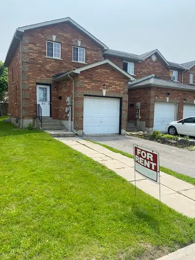 2 BEDROOM BARRIE TOWNHOME--GORGEOUS--ONLY $2,195