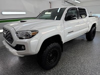 We have a LIFTED, MANUAL 2022 Toyota Tacoma TRD Sport Premium 4x4! This thing looks and drives incre... (image 2)