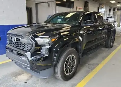 Come see this certified 2025 Toyota Tacoma TRD Sport Premium Double Cab 4X4 | Leather | Sunroof | 36...