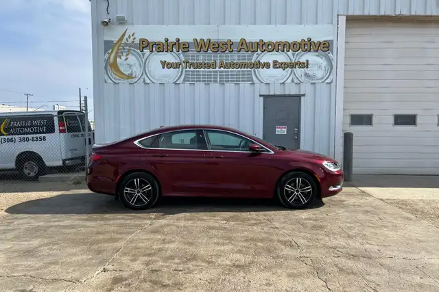 2016 Chrysler 200 Limited64840184681985124