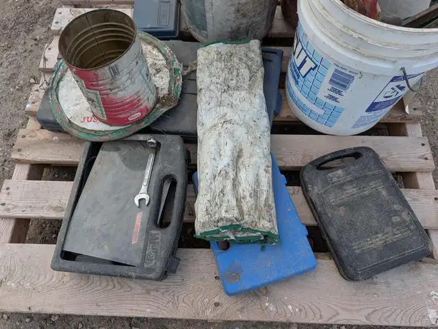 QTY OF TOOLS in Heavy Trucks in Saskatoon - Image 8