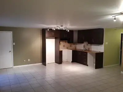 Beau grand 3 Style condo Trois-Rivières Rez-de-chaussée dans un endroit tranquille, à proximité du f...