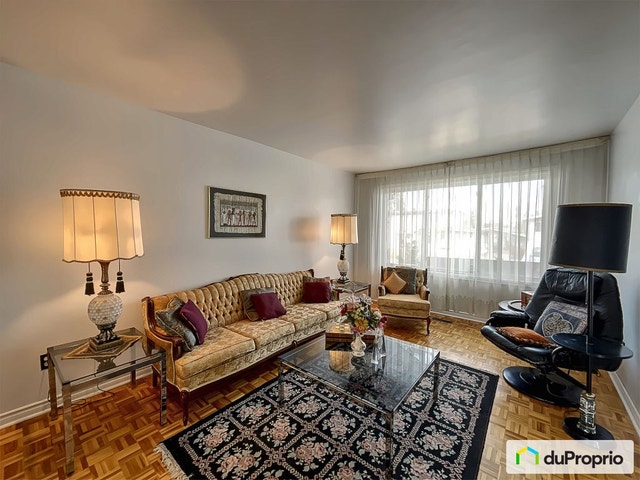 $869,999 - Bungalow for sale in Chomedey — photo 1