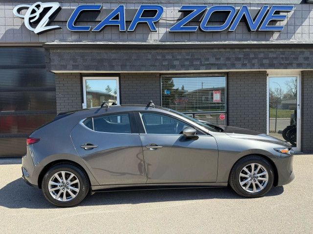 2019 Mazda MAZDA3 GS SPORT HATCHBACK in Cars & Trucks in Calgary - Image 2