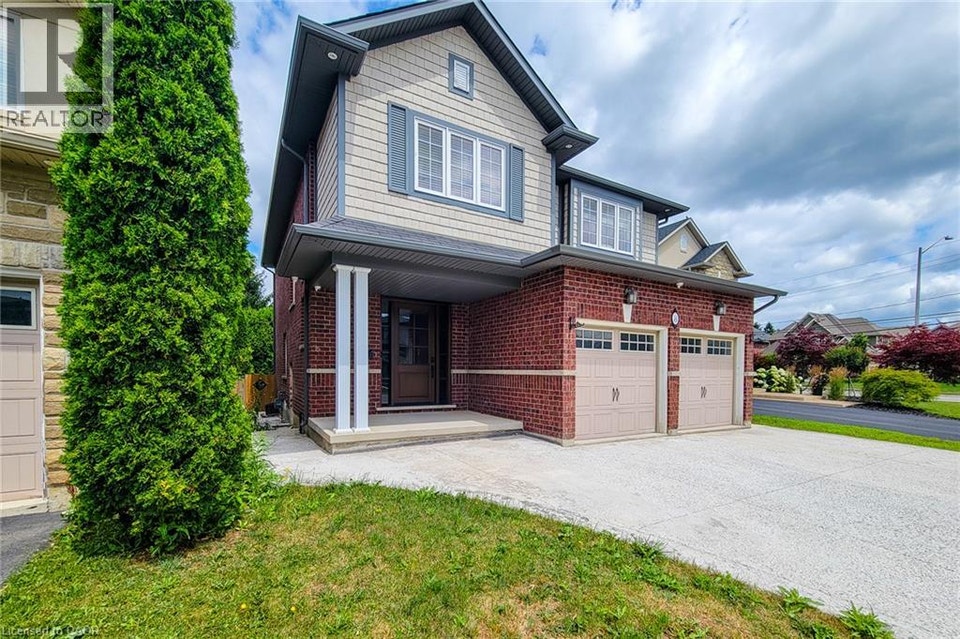 8 SECINARO Avenue Ancaster, Ontario 3