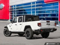 This Jeep Gladiator has a durable Regular Unleaded V-6 3.6 L/220 engine powering this Automatic tran... (image 5)