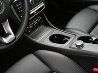 Under 60,000km!! Includes heated front seats, dual-zone climate, smartphone integration (Apple CarPl... (image 8)