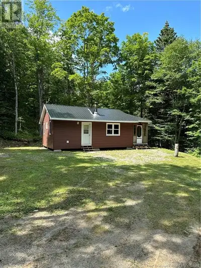 Gorgeous camp with functional sugar shack (350 trees tapped) and +/-16 acres of land in beautiful El...