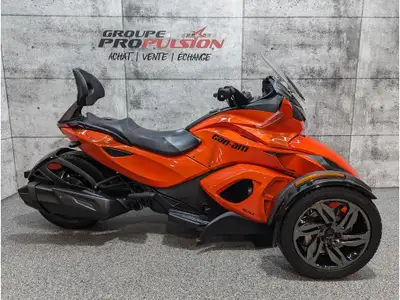 2016 Can-Am Spyder ST-S SE5 Can-Am Spyder ST-S SE5 | 45000km, Audio 2016 FINANCEMENT 1re, 2e et 3e c...