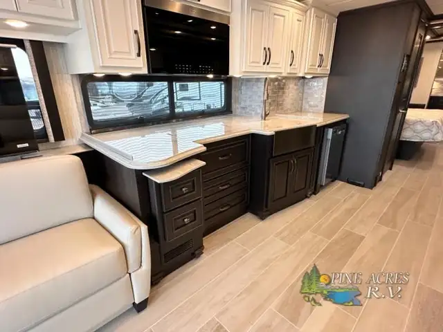 2025 Newmar Dutch Star 4325 Diesel Pusher in RVs & Motorhomes in Moncton - Image 36