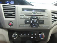 HONDA CIVIC 2012 DX AVEC SEULEMENT 132700 KM CERTIFIÉ ( RAPPORT CARFAX DISPONIBLE ) MOTEUR 1.8 LITRE... (image 6)