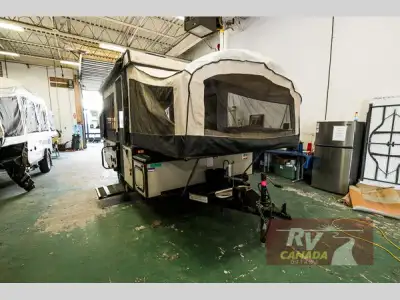 Please Call Us At 613.851.7326 with any questions? This Comet folding pop-up camper by Starcraft RV...