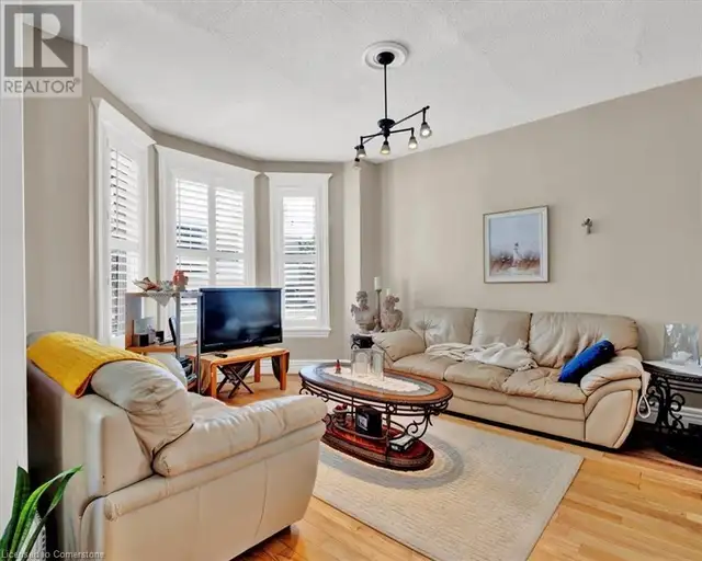 161 WENTWORTH Street N Hamilton, Ontario62866661511939124