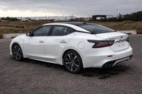 Generic Sun/Moonroof,Power Steering,Front Wheel Drive,Dual Moonroof,Brake Actuated Limited Slip Diff... (image 1)