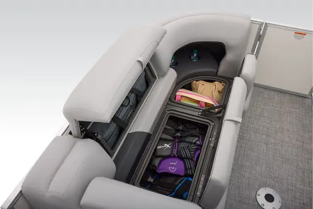 2026 Sun Tracker Party Barge 22 XP3 TRITOON pontoon boat in Powerboats & Motorboats in Vernon - Image 9