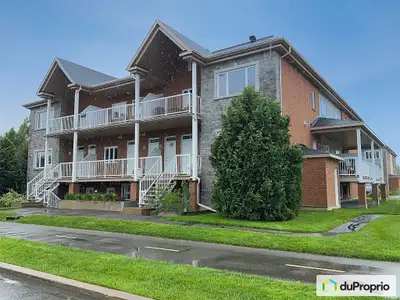 Découvrez ce superbe condo idéalement situé dans le secteur recherché du Plateau de la Capitale. Com...
