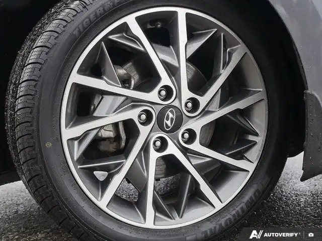 2020 Hyundai Elantra Luxury in Cars & Trucks in London - Image 9
